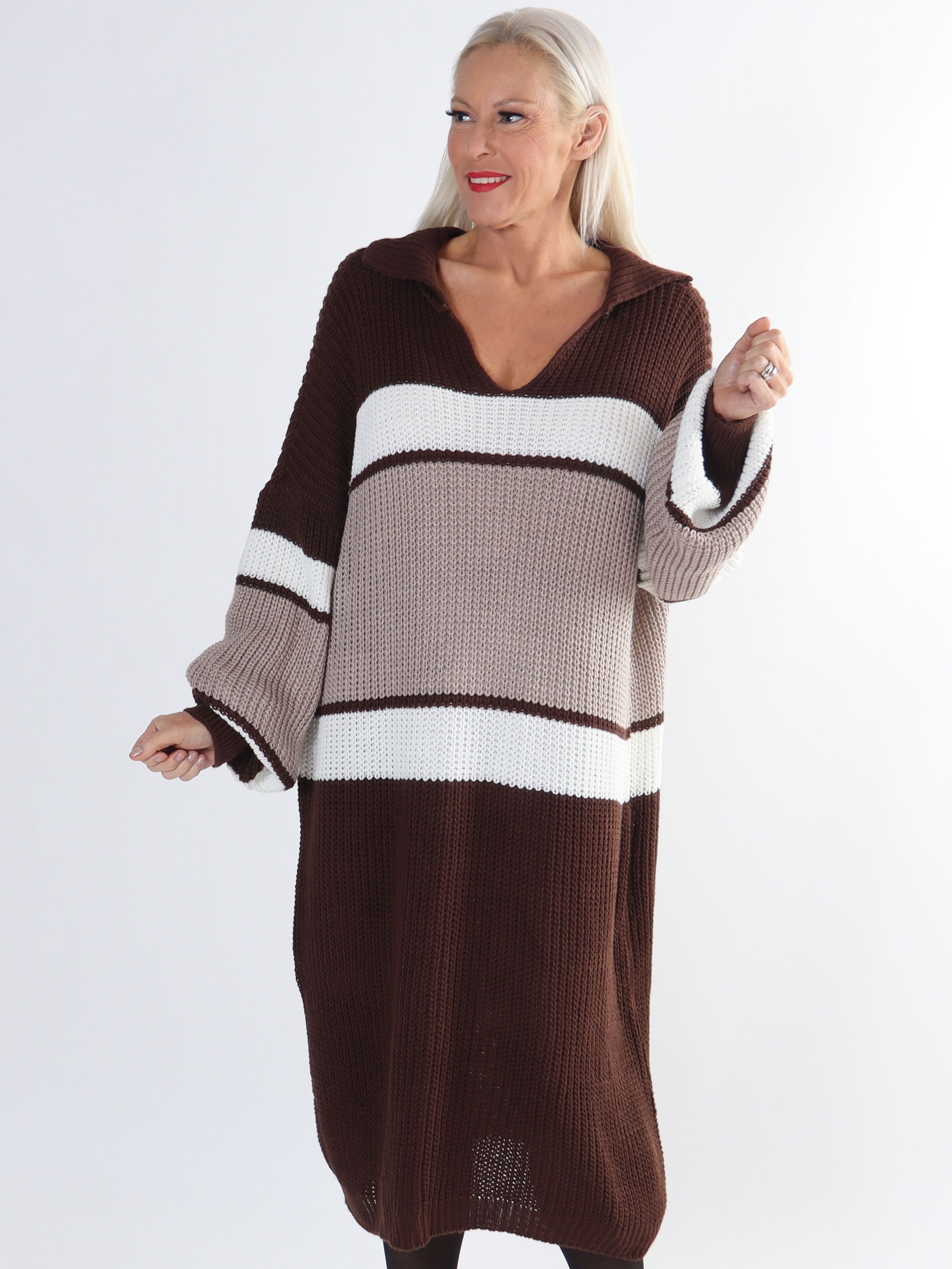 Hailey - Randig stickad klänning med liten krage i plusstorlek